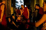 Beschreibung: INDIEN - Leben im Exil (tibetische Flchtlinge) <br /> Monks Praxis diskutieren Ritual an der Namgyal-Kloster, gegenber des Dalai Lama Aufenthalt in McLeod Ganj, Dharamsala, Indien, wo der Dalai Lama nach seiner Flucht aus Tibet im Jahr 1959 besiedelt nach einem gescheiterten Aufstand gegen chinesische Herrschaft, 3. Juni 2009.