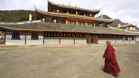 Ein tibetischer Mnch in der chinesischen Provinz Sichuan
