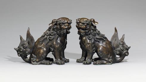 Ein Paar Wchterhunde aus der Edo-Zeit: Auf 5000 Euro geschtzt, brachten sie am Ende 27.000 Euro. Quelle: Lempertz